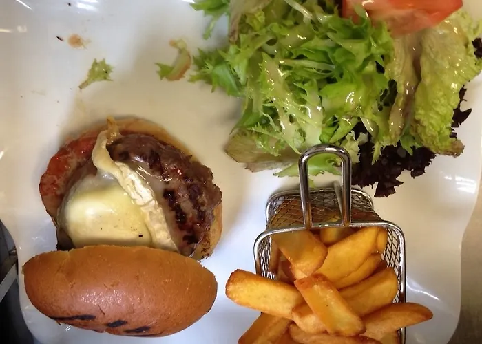 فندق Logis Le Bocage 2*